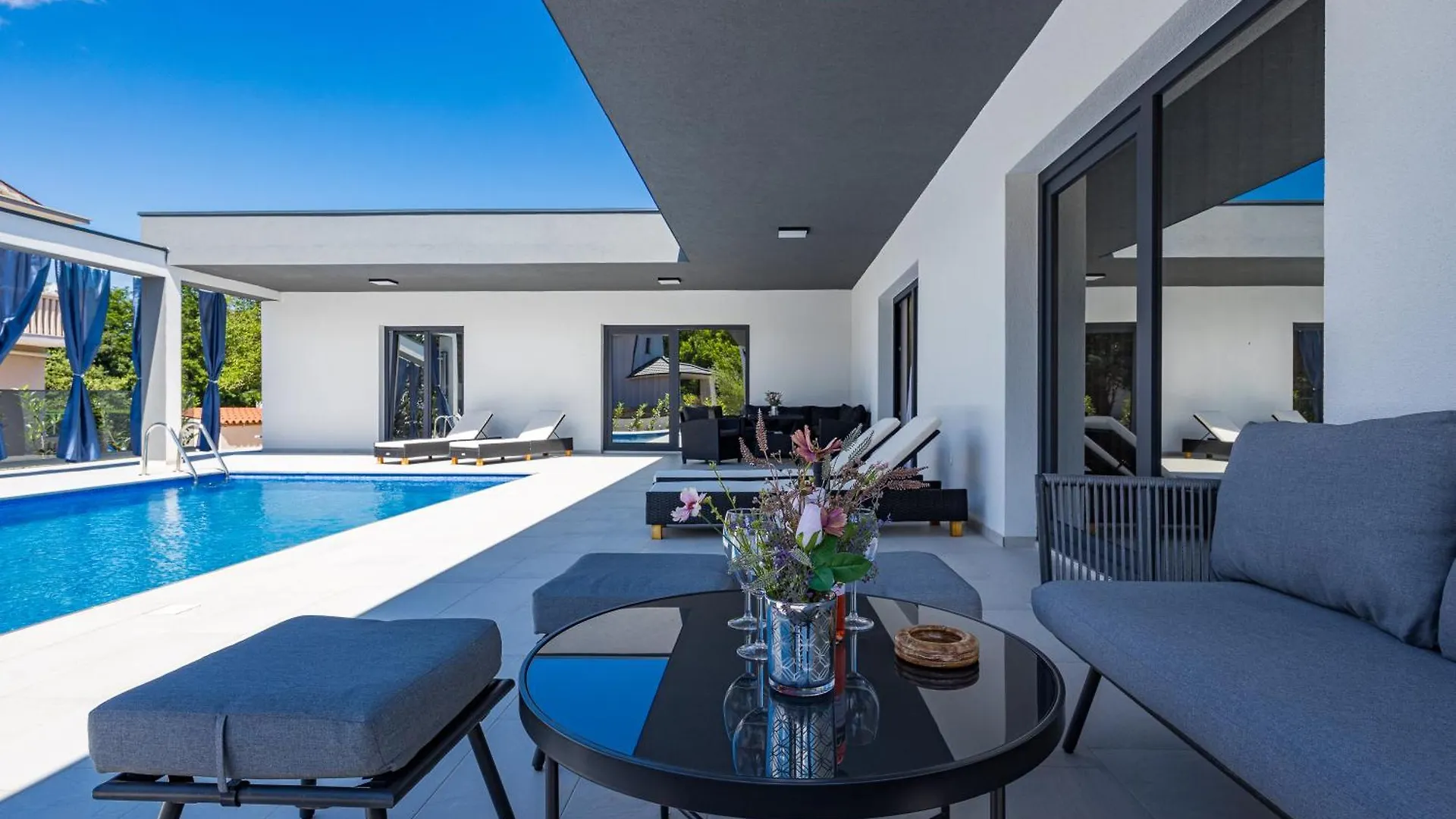 Pool House Fancy - Happy Rentals